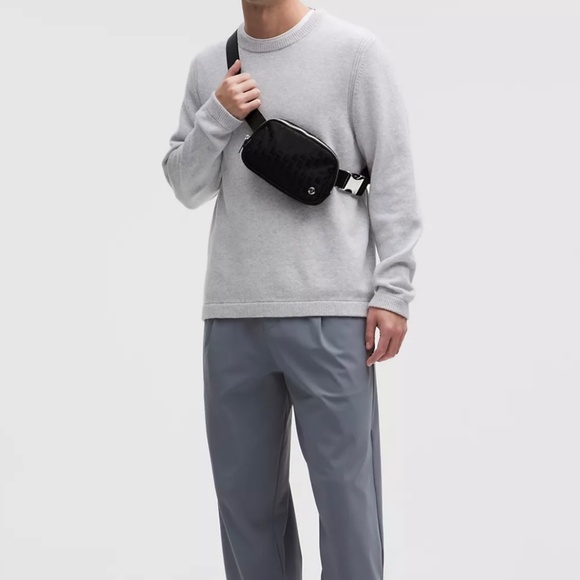 Lululemon Everywhere Belt Bag 1L in Black L Monogram Jacquard - Picture 6 of 8